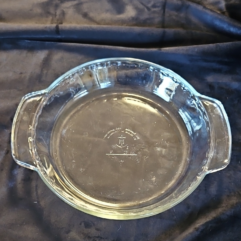 Vintage ANCHOR HOCKING Fluted 9" Glass Pie Baking Dish